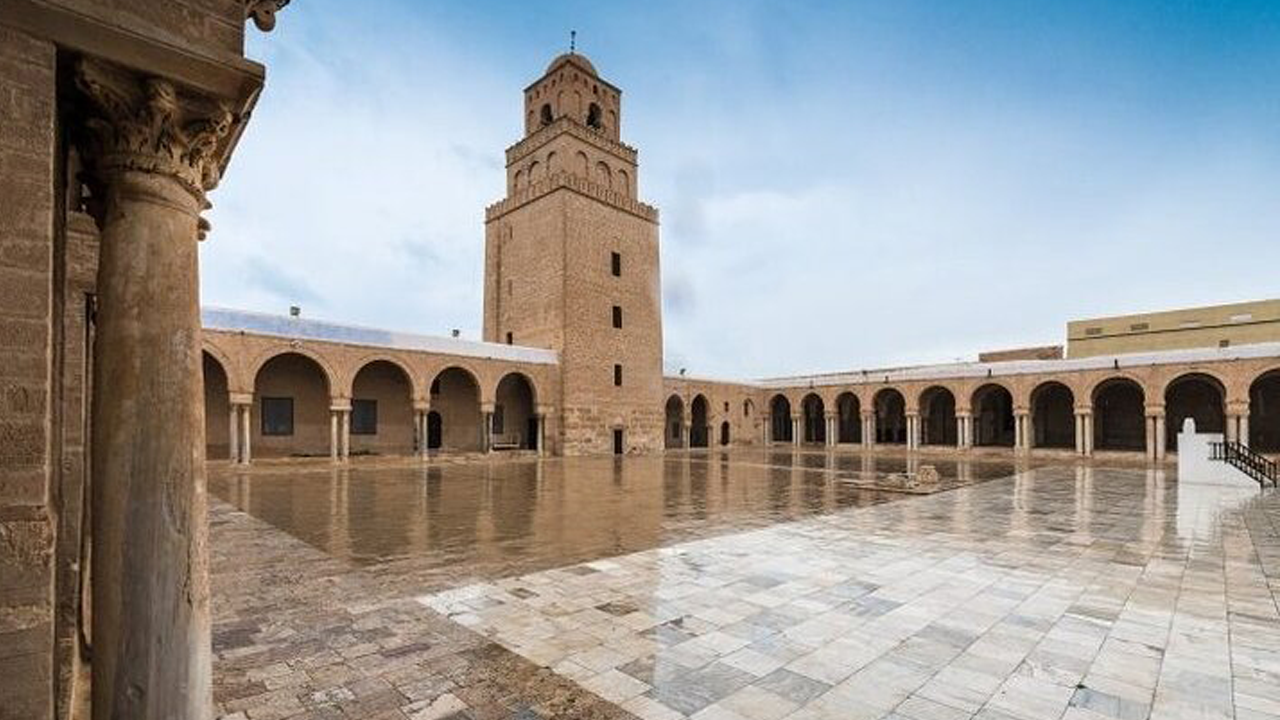 Voyage à Travers le Temps : De l'Islam Ancien à la Rome Impériale (Kairouan, El Jem & Monastir)
