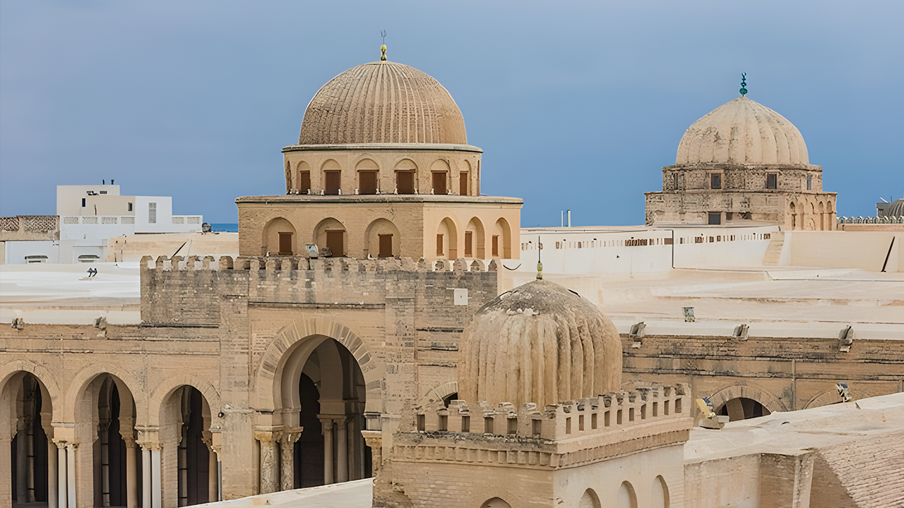 Voyage à Travers le Temps : De l'Islam Ancien à la Rome Impériale (Kairouan, El Jem & Monastir)